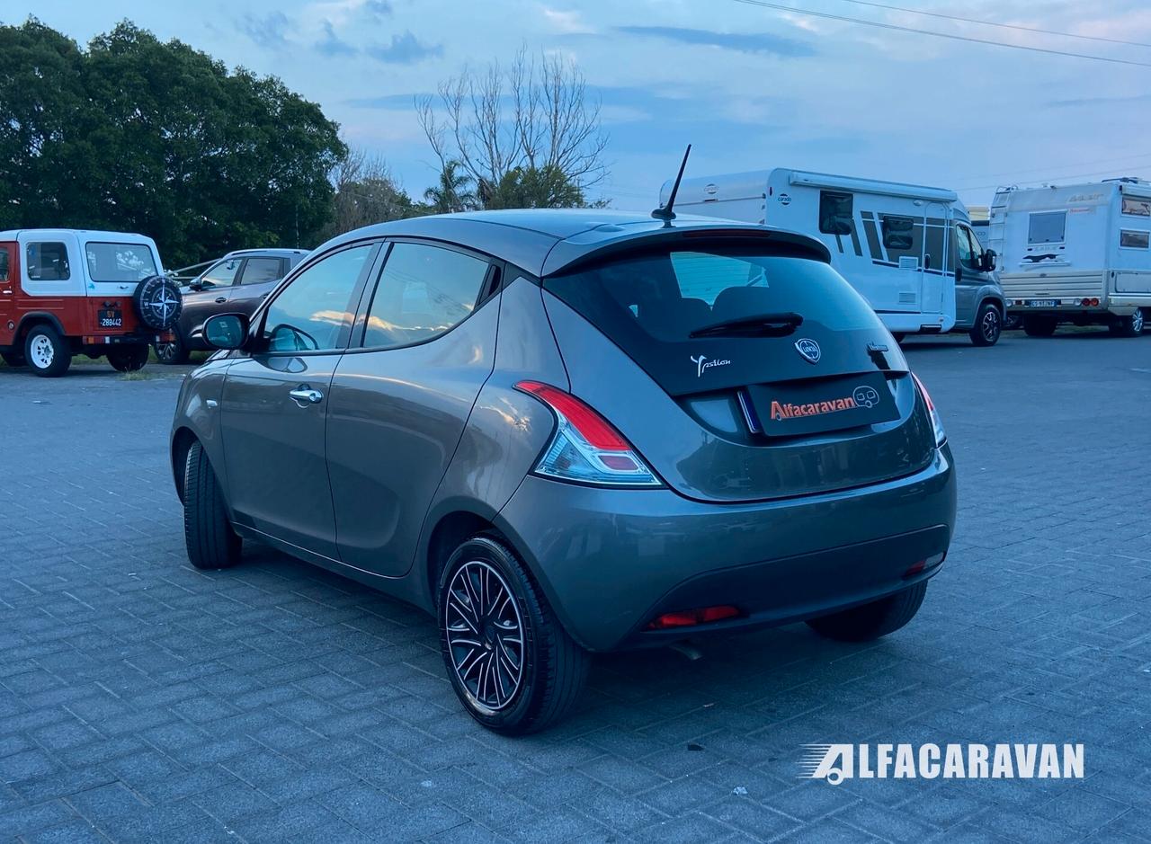 Lancia Ypsilon 1.0 firefly hybrid Gold