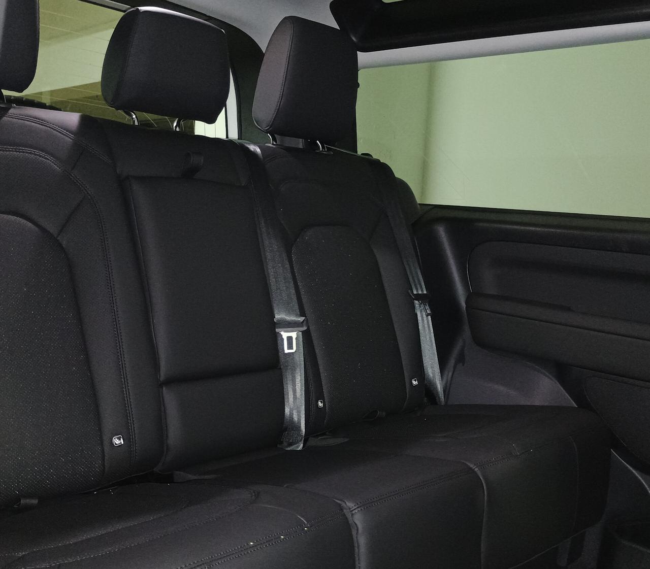 Land Rover Defender 90 3.0D I6 250 CV AWD Auto X-Dynamic SE Prezzo di Listino €. 95.518,46 Auto Aziendale €. 85.900,00