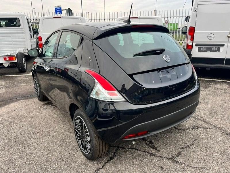 Lancia Ypsilon 1.0 FireFly 5 porte S&S Hybrid Oro