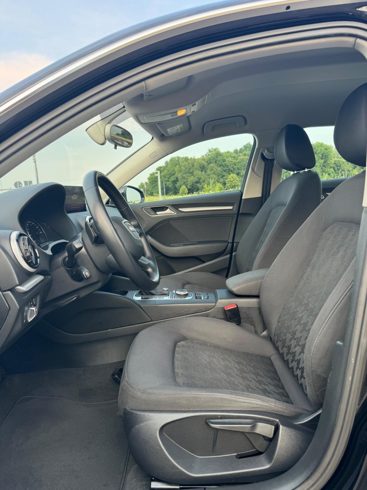 Audi A3 1.6 TDI clean diesel S tronic Ambition