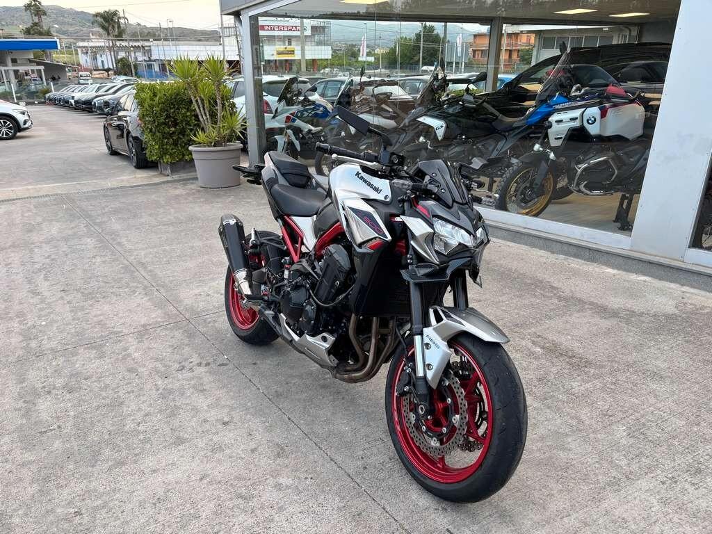 Kawasaki 900 Z 2024 / KM 6.000 Tua a solo 74 Euro al mese