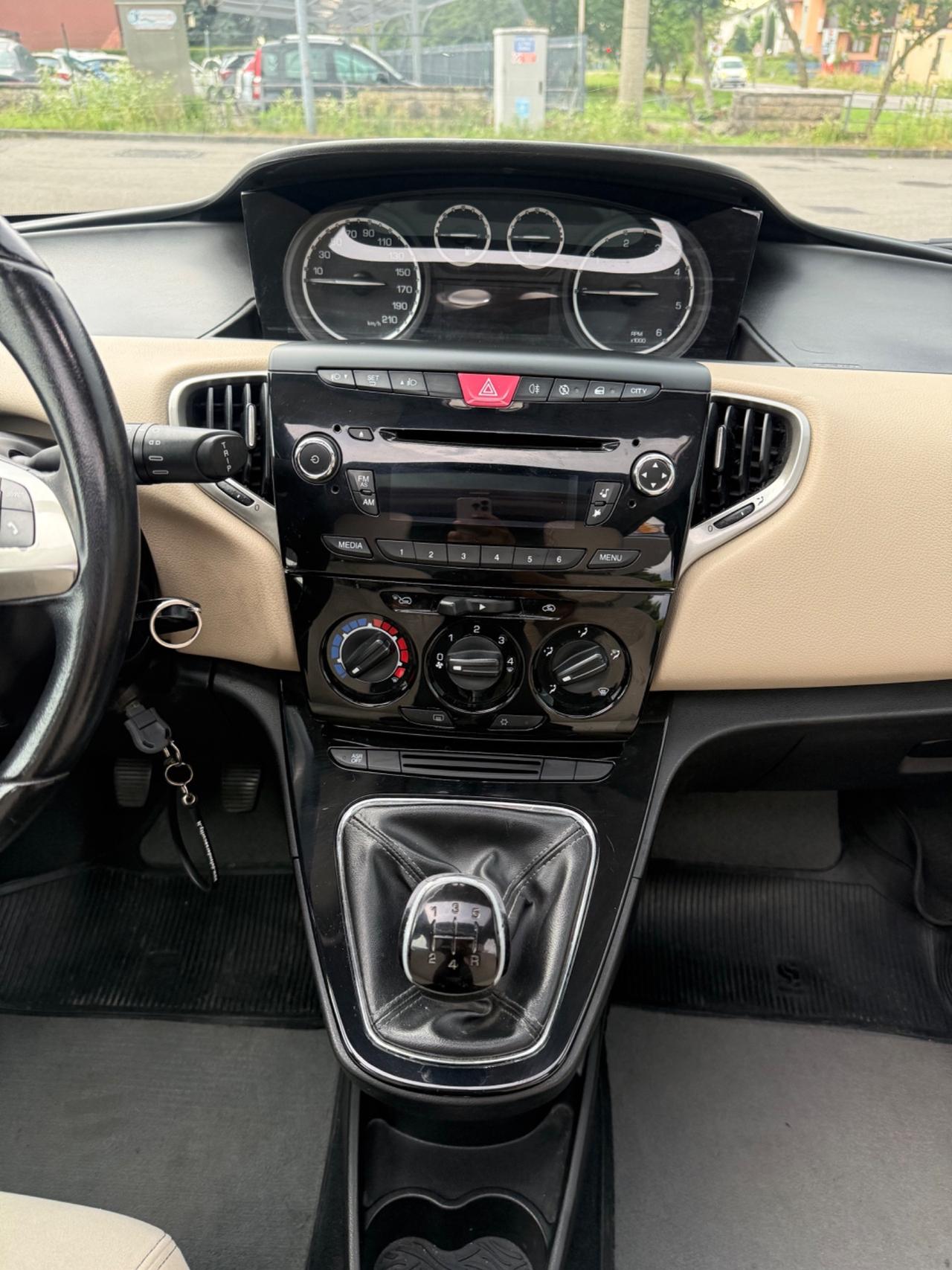 Lancia Ypsilon 1.3 MJT 16V 95 CV 5 porte S&S 30th Anniversary