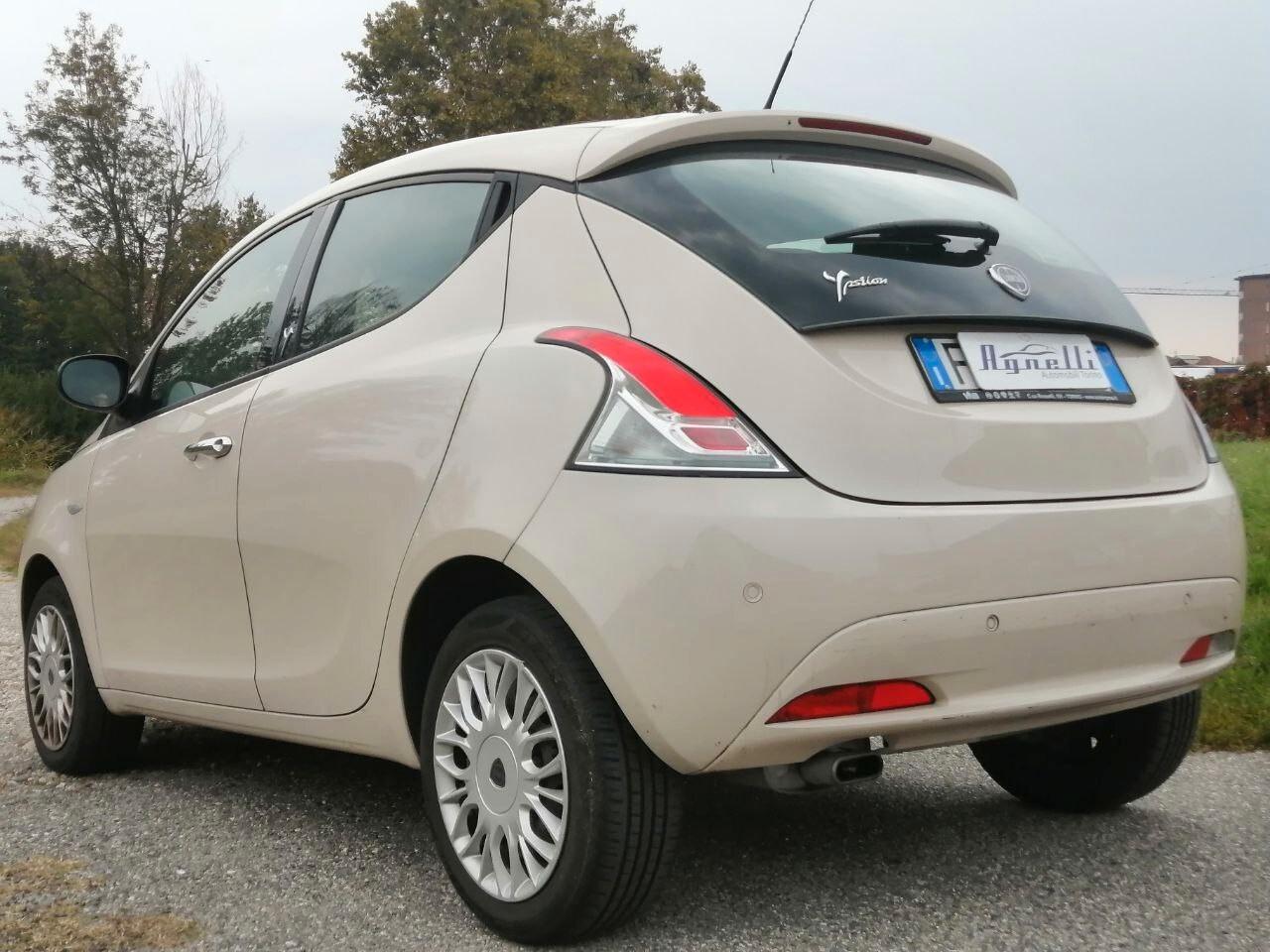 Lancia Ypsilon 1.2 69 CV 5 porte Silver