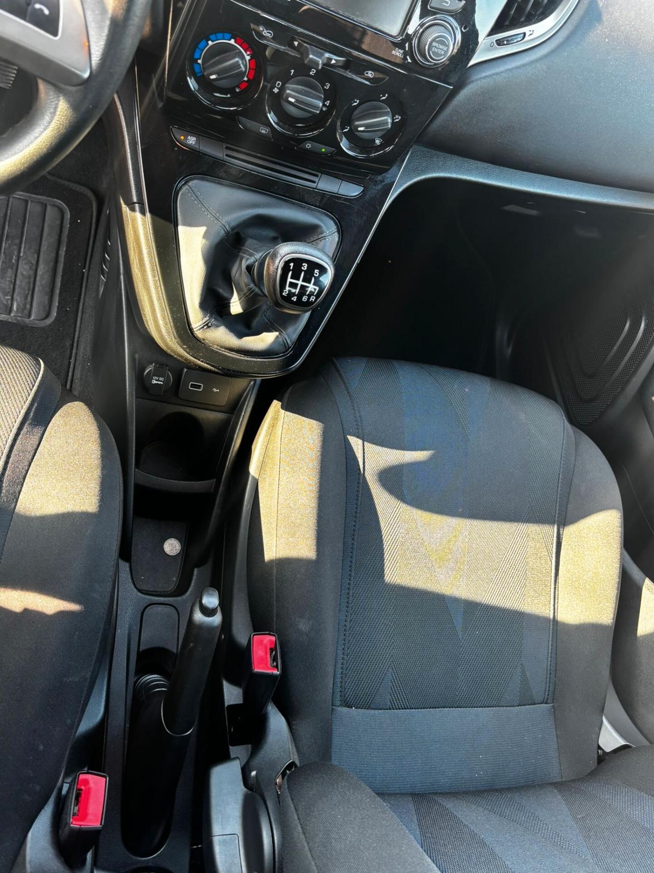 Lancia Ypsilon 1.0 FireFly 5 porte S&S Hybrid Ecochic Gold
