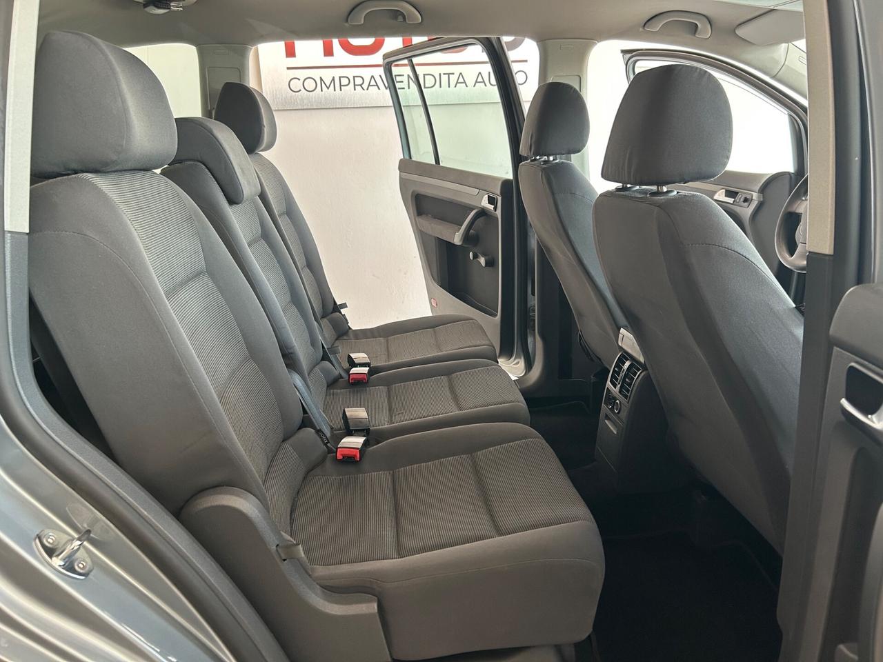 Volkswagen Touran 1.6 GPL 75 kw con gancio traino