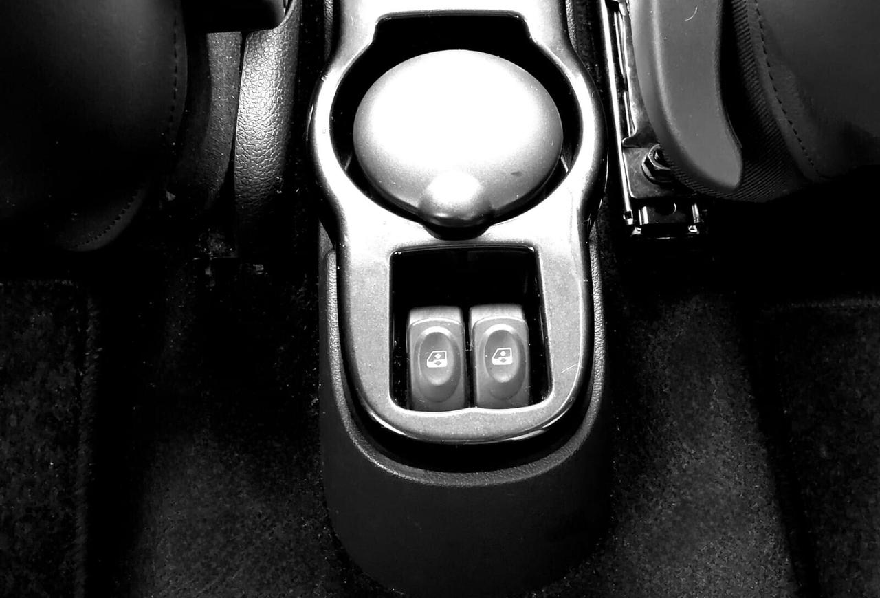 Dacia Duster 1.5 Diesel Neopatentati con gancio di traino