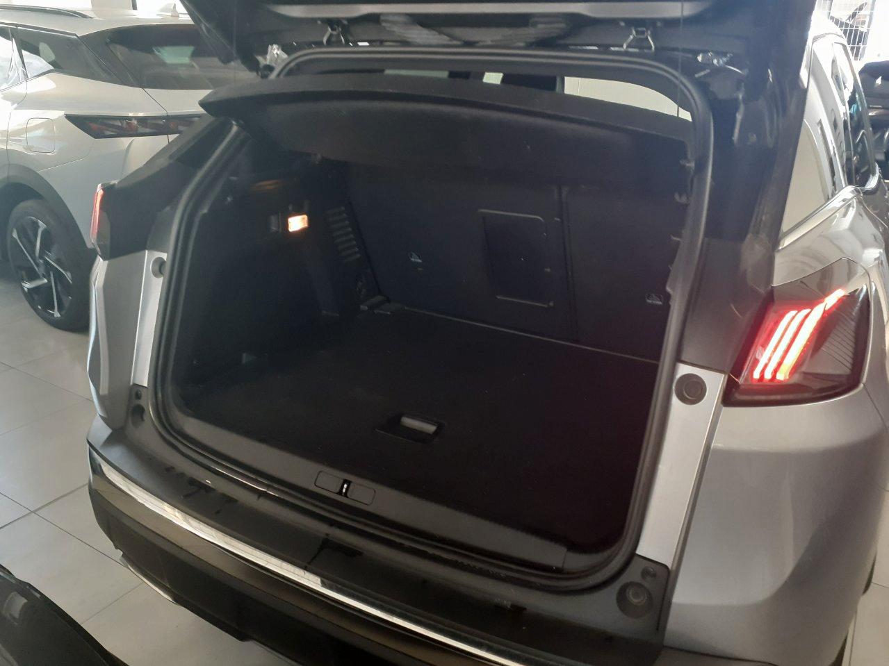 PEUGEOT 3008 1.5 BHDi EAT/8