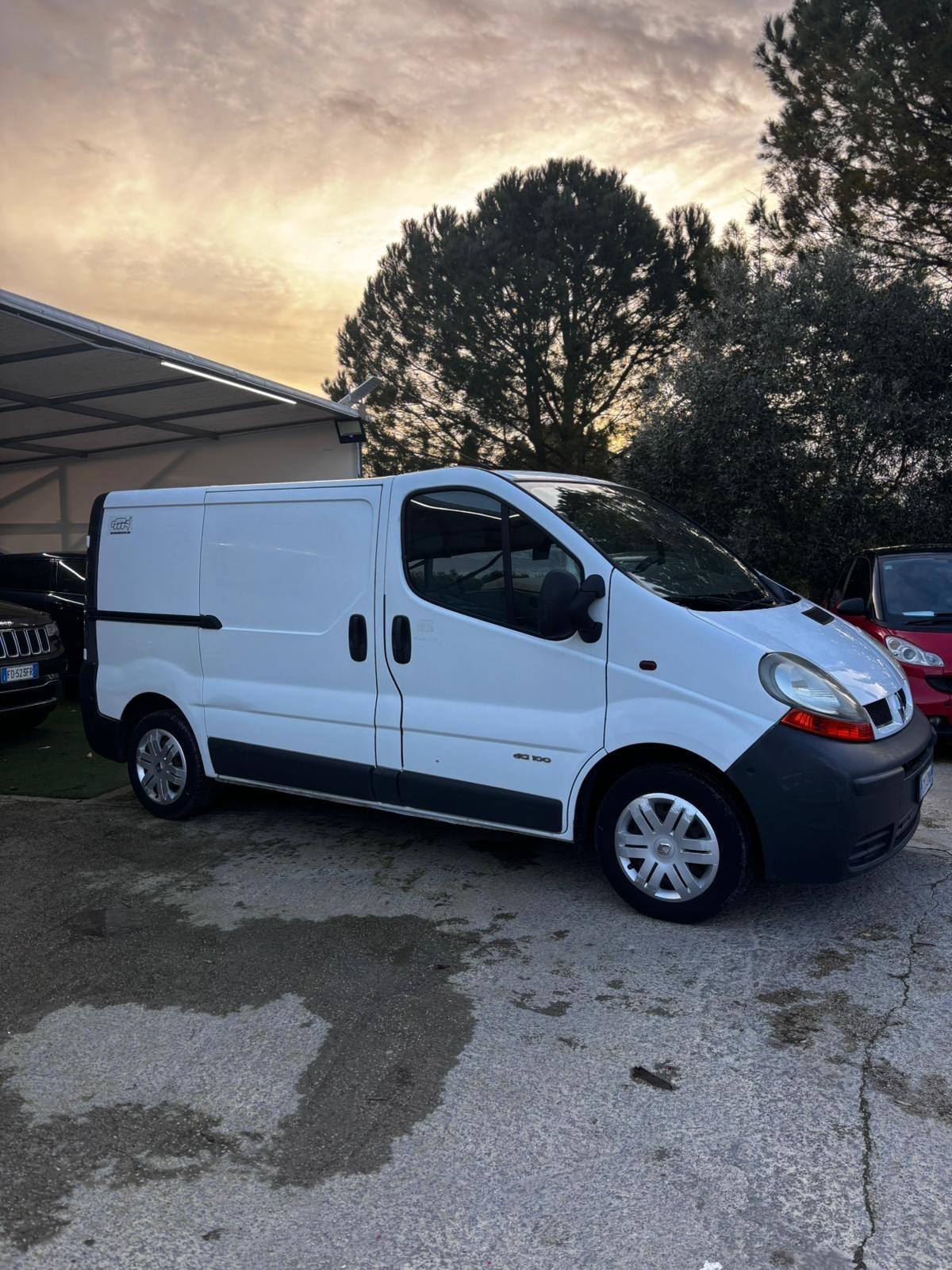 RENAULT TRAFIC