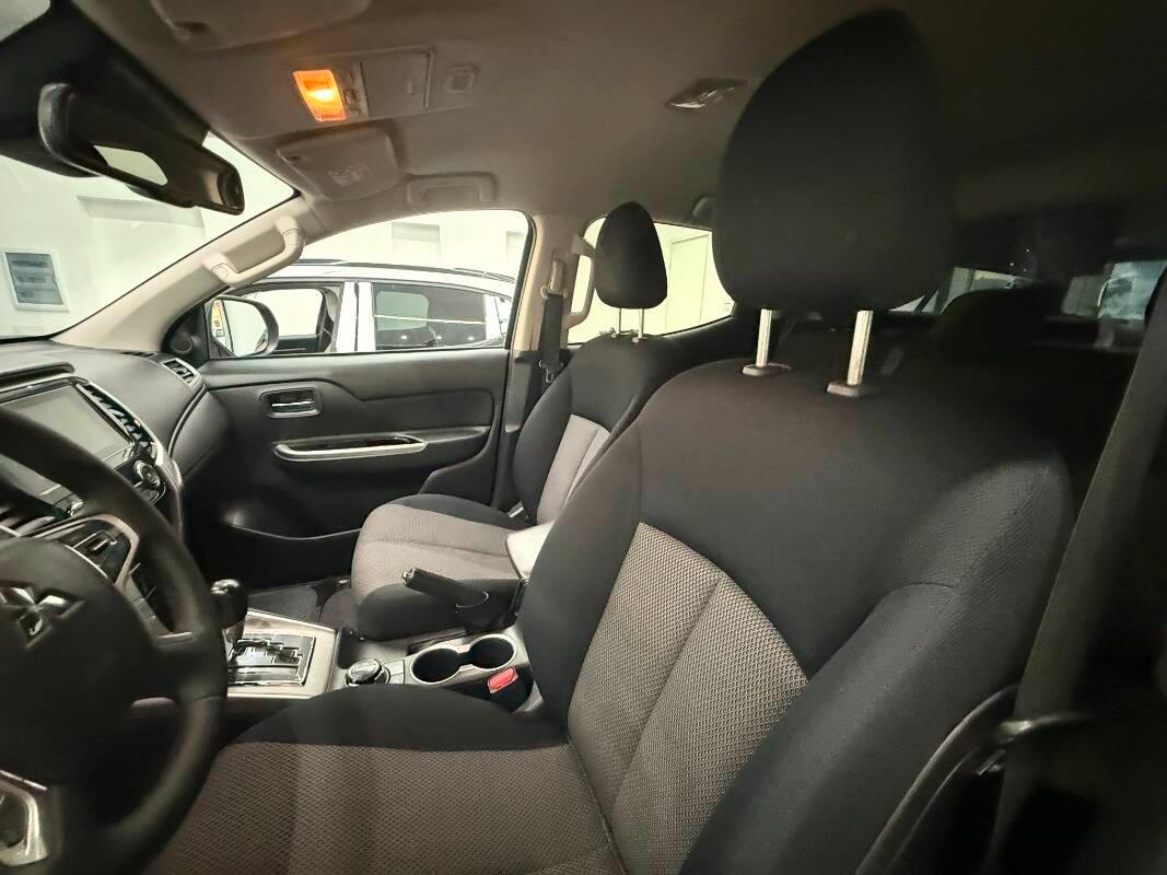 Mitsubishi L200 Double Cab MItsubishi L200 d.cab 2.3d Intense 4wd 150cv auto