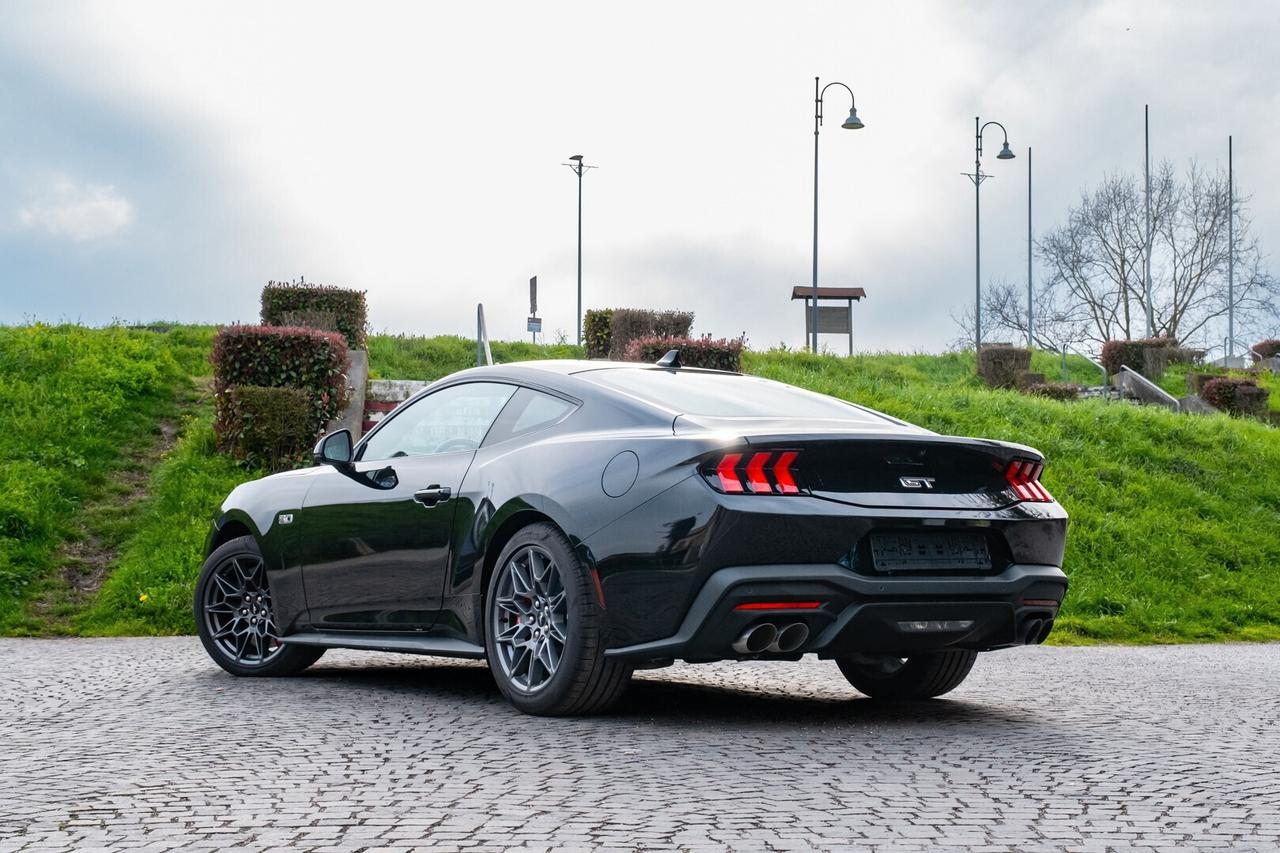 Ford Mustang GT COUPE' PREMIUM 2026