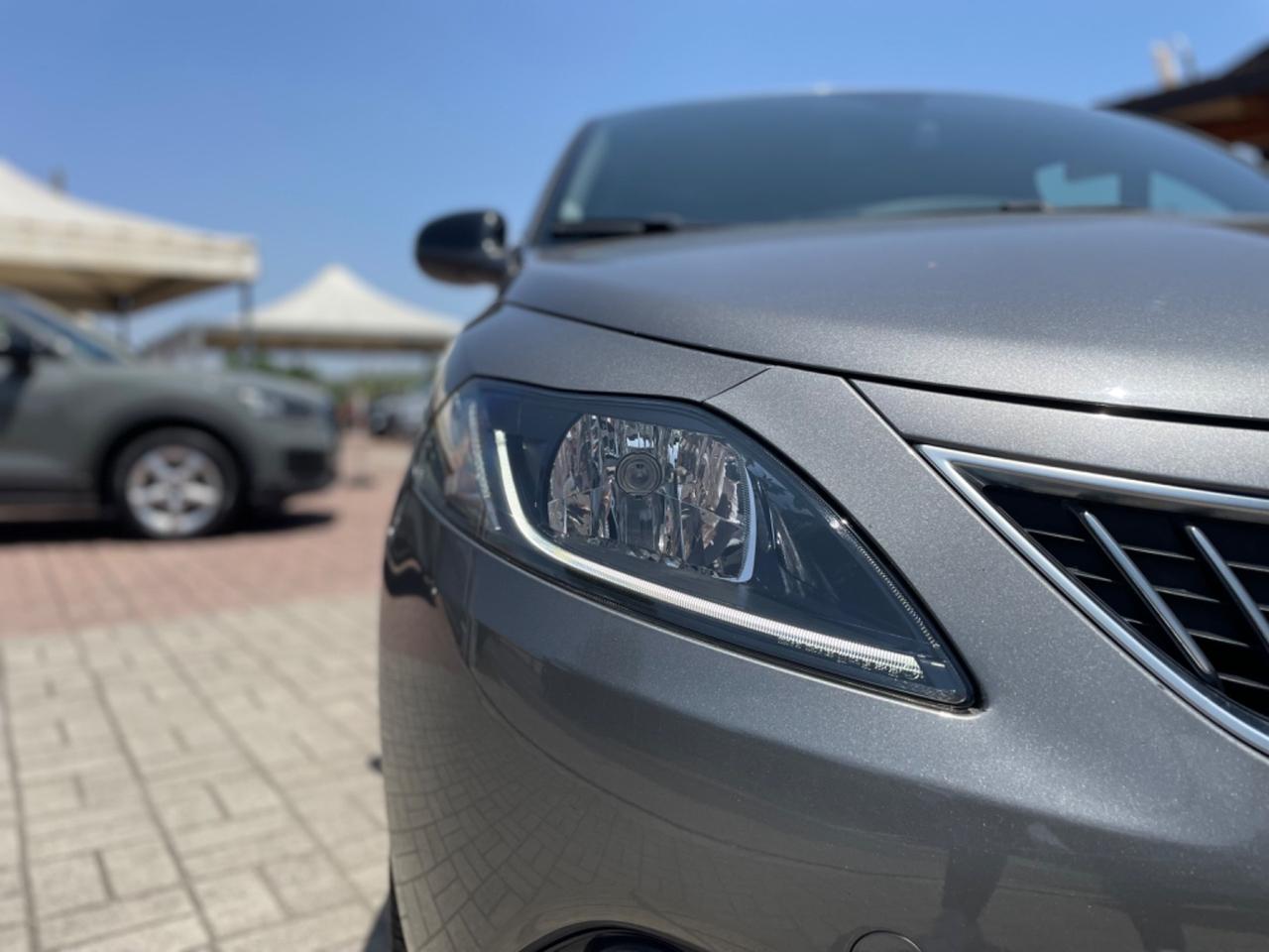 Lancia Ypsilon 1.0 FireFly 5 porte S&S Hybrid Ecochic Silver