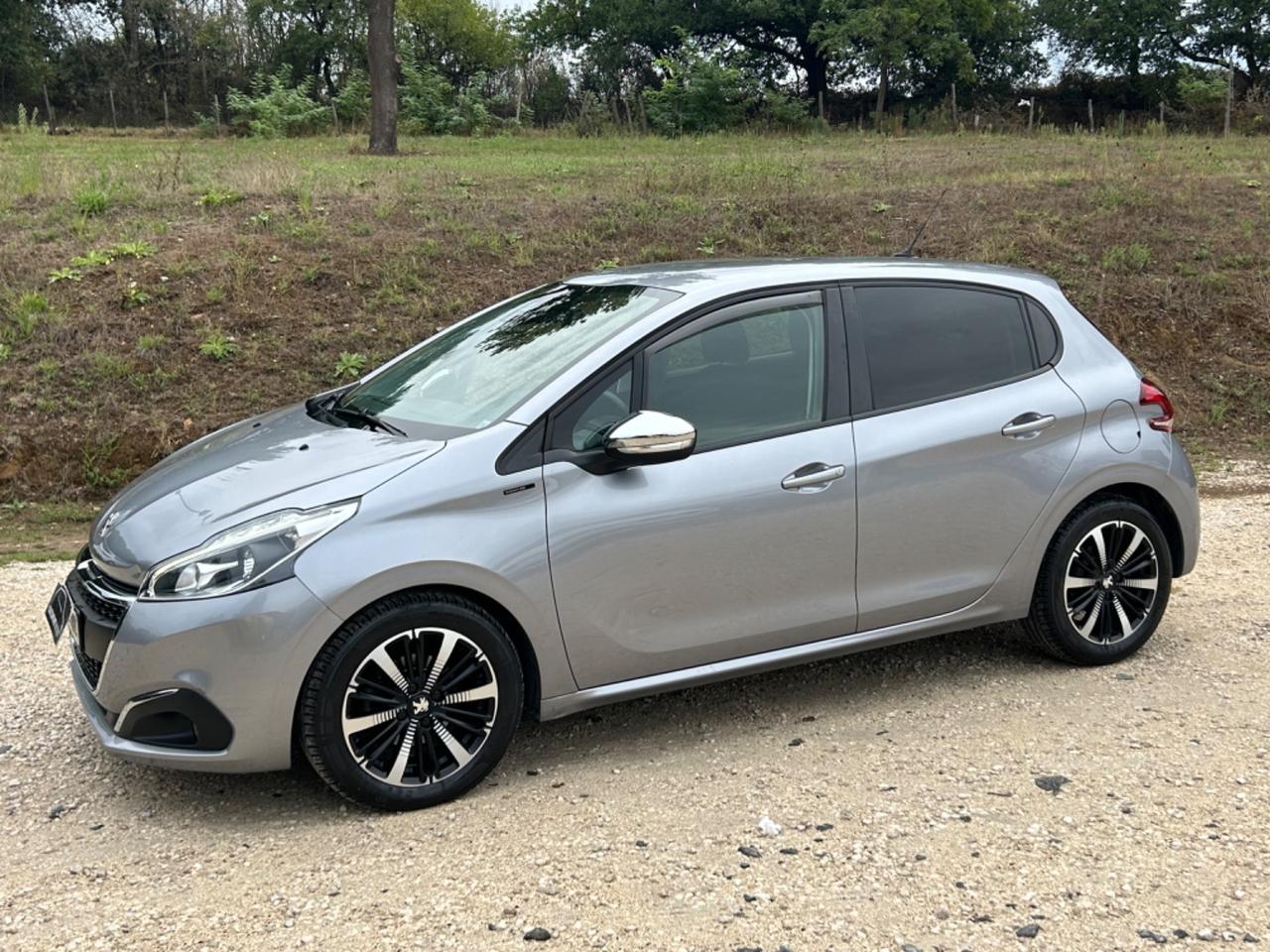 Peugeot 208 BlueHDi 100 S&S 5 porte Signature