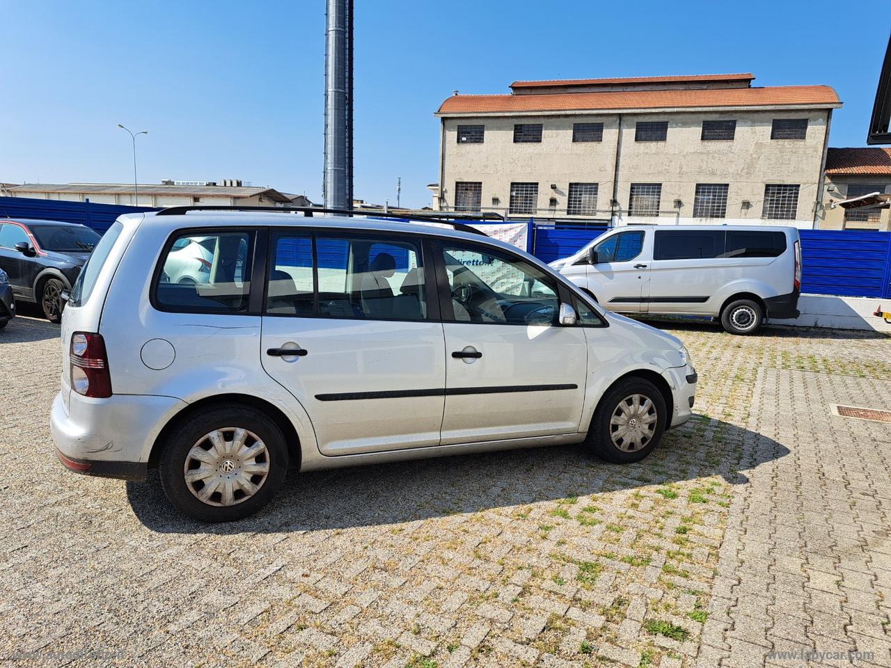 VOLKSWAGEN Touran 1.6 Trendline Bifuel - VETTURA PER COMMERCIANTI