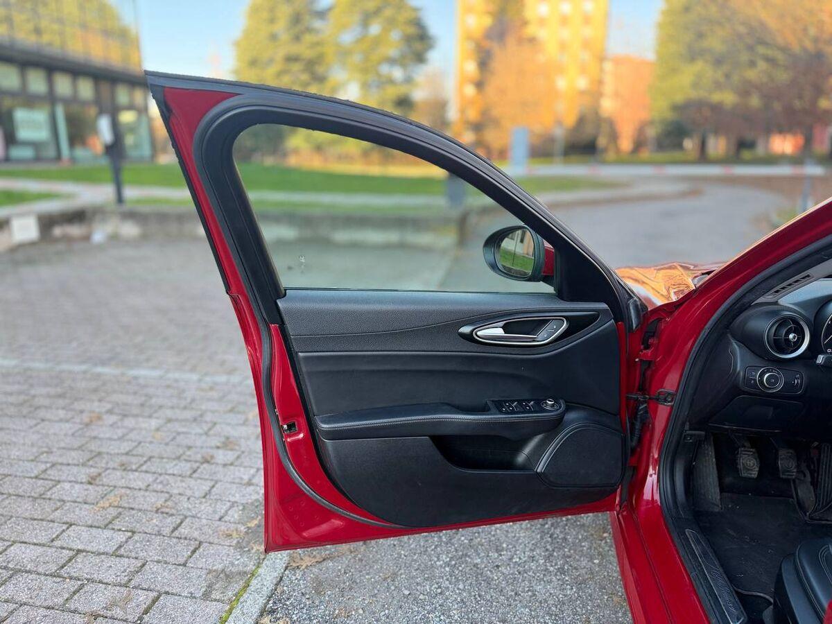 Alfa Romeo Giulia 2.2 t Giulia 150cv