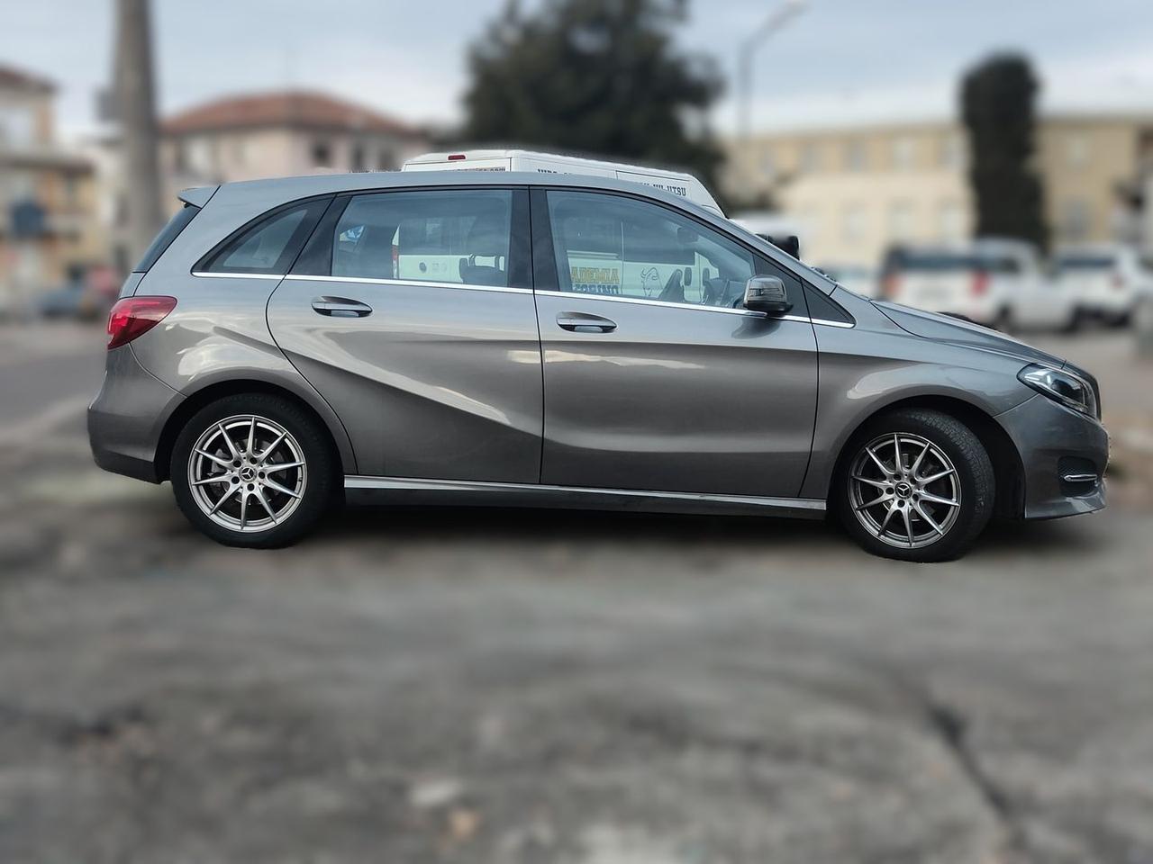 Mercedes-Benz B 180 Premium #8628