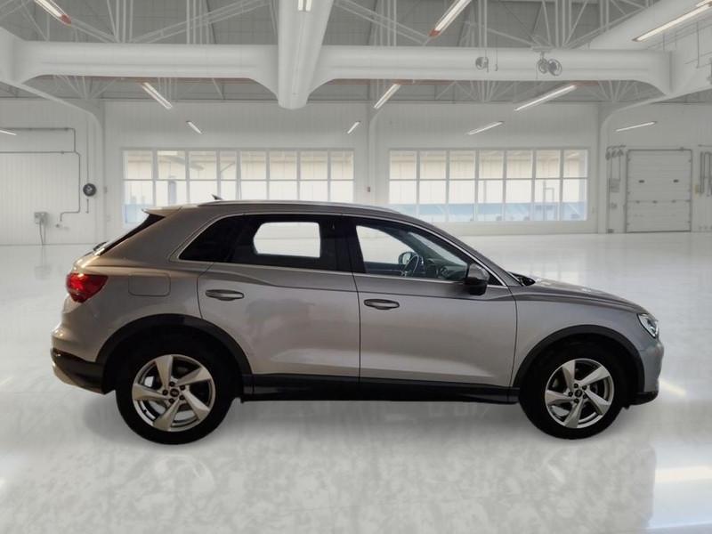AUDI Q3 35 TDI Business Advanced