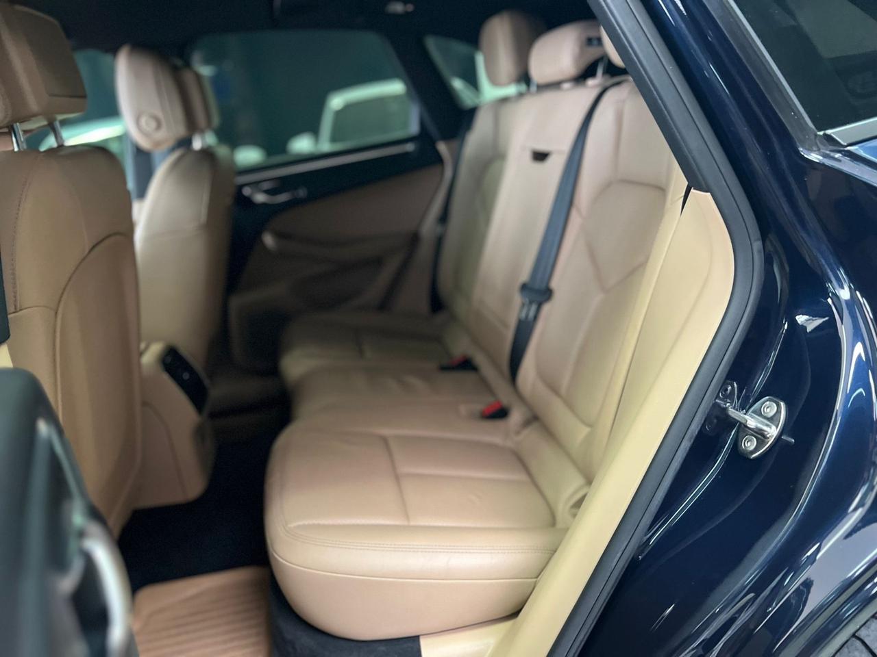 Porsche Macan 2.0 Iva esposta