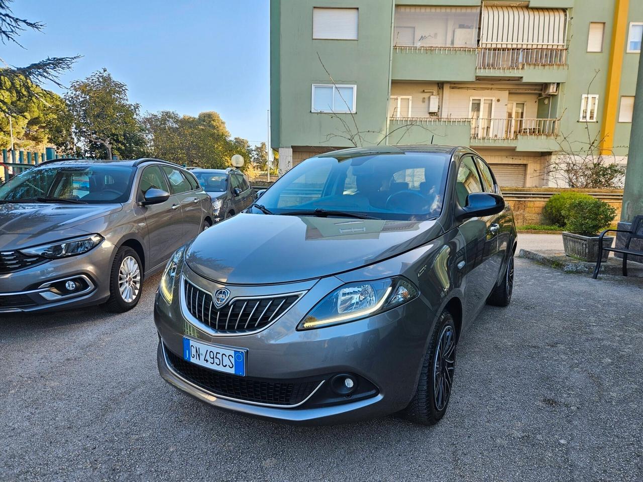 Lancia Ypsilon 1.0 FireFly 5 porte S&S Hybrid Gold