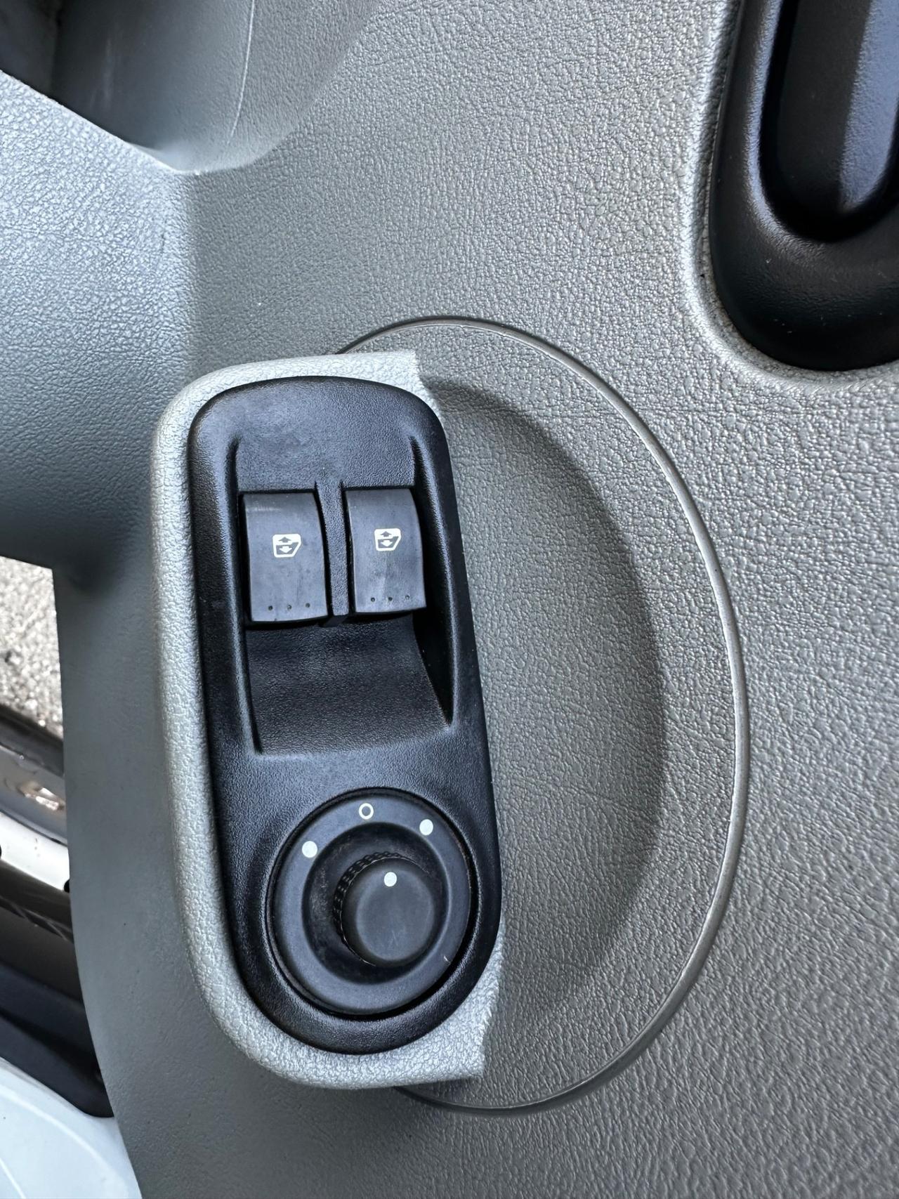 Renault Master T35/100 2.5 dCi PC-TN Furgone Ice