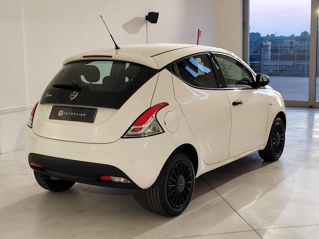 Lancia Ypsilon 1.2 69 CV 5 porte GPL Ecochic Elefantino Blu