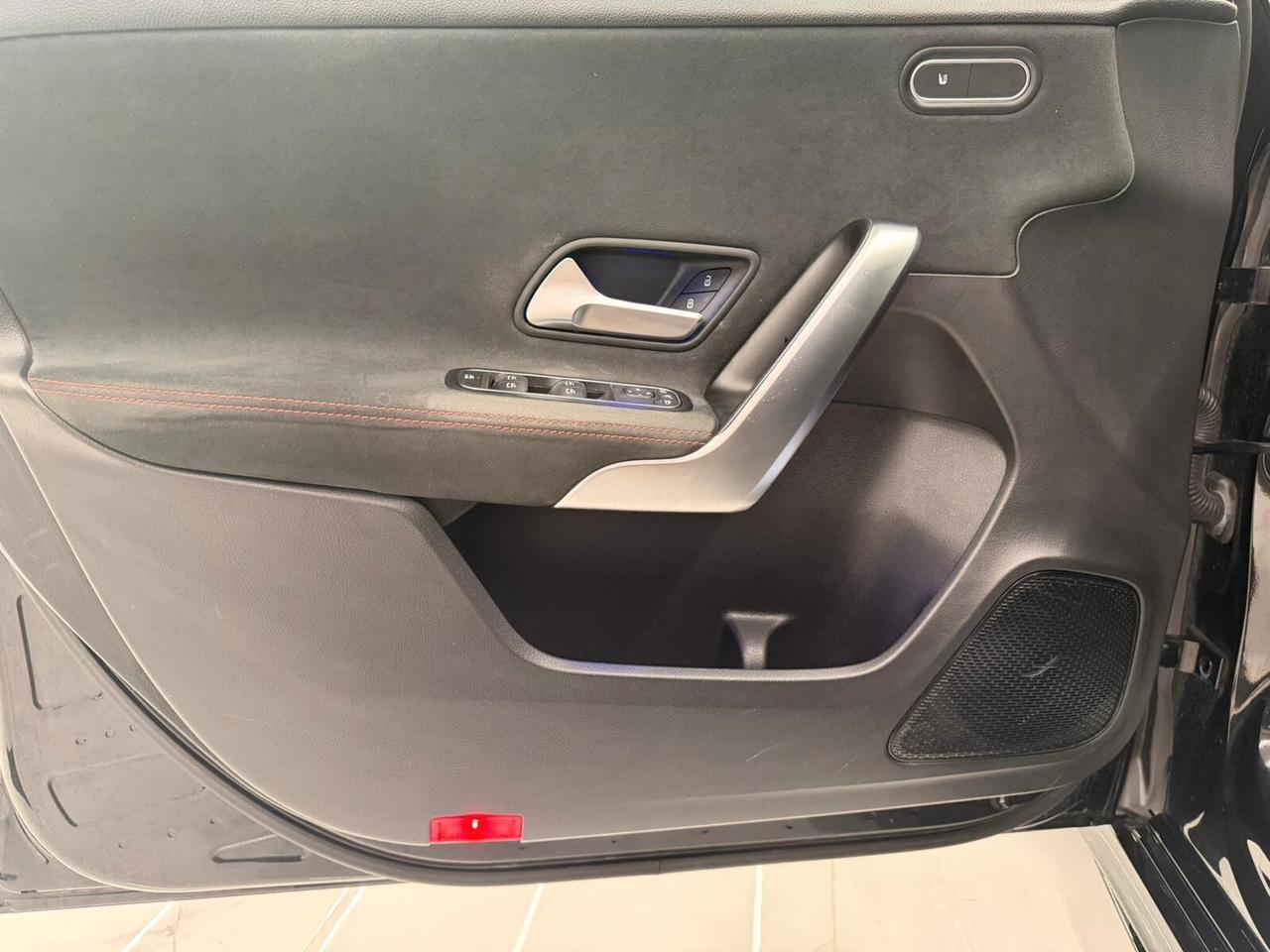 Mercedes-benz A 180 MERCEDES BENZ AMG Premium