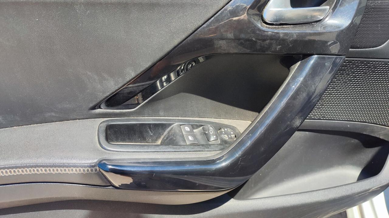 Peugeot 208 1.4 HDi TETTO PANORAMICO