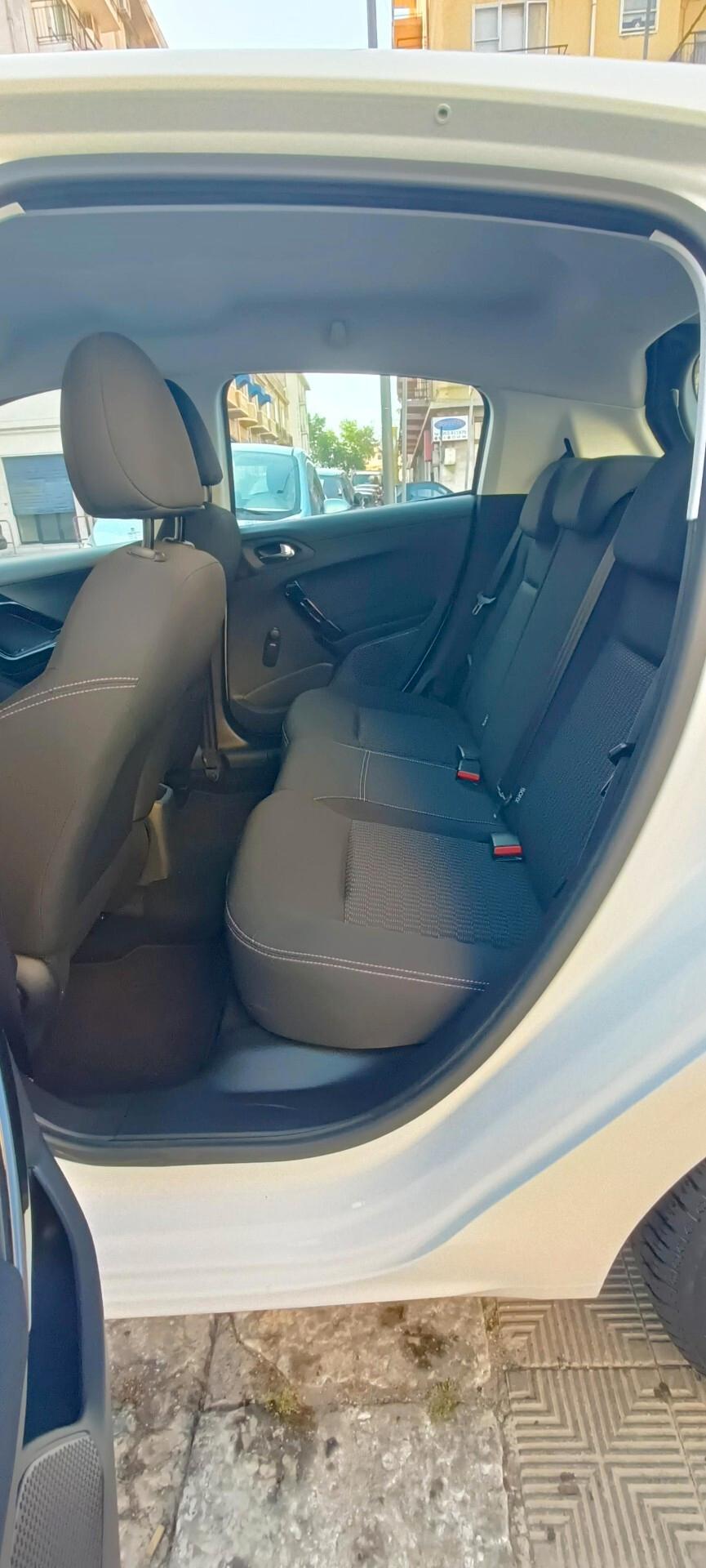 Peugeot 208 BlueHDi 75 5 porte Allure