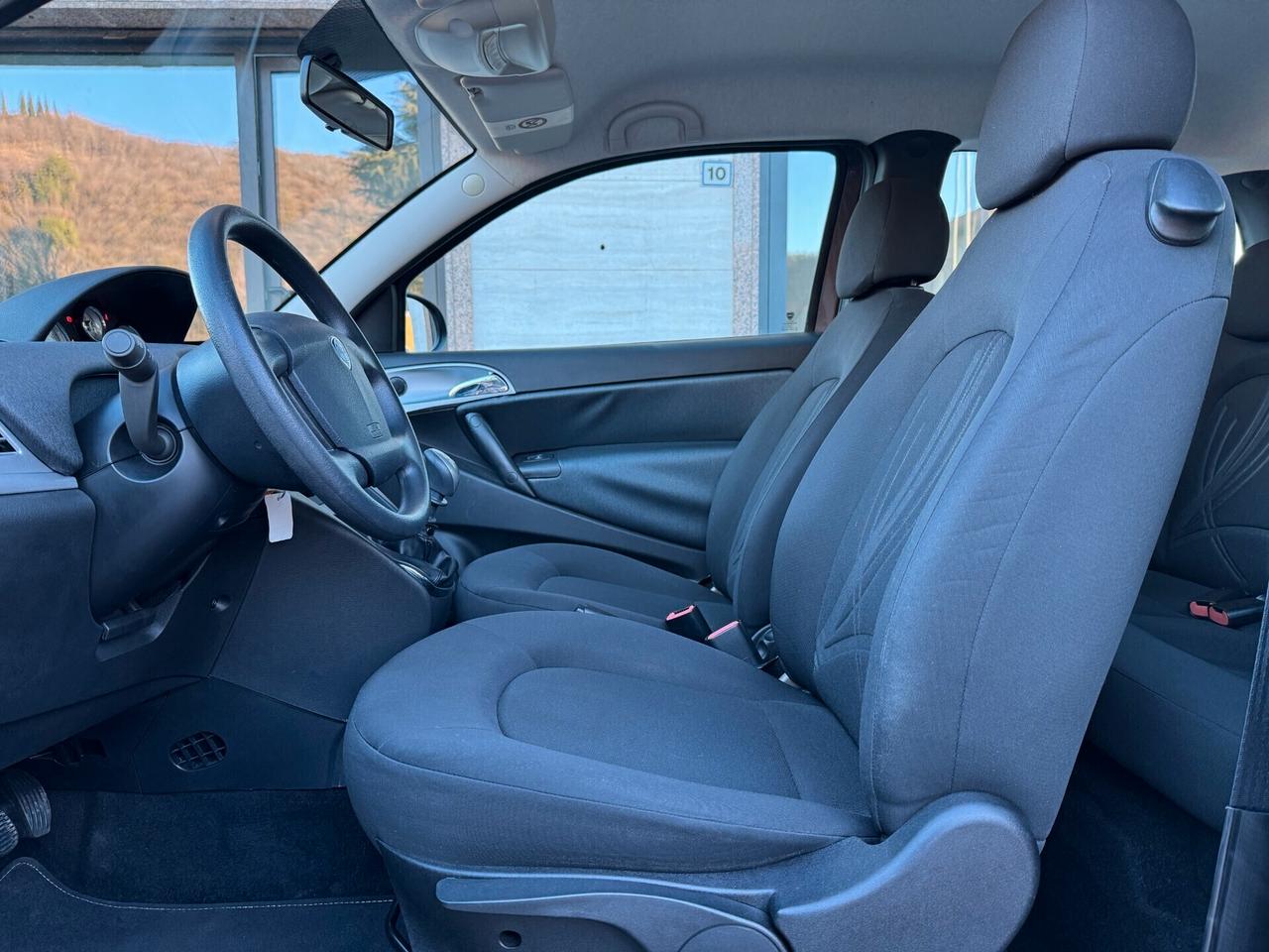 Lancia Ypsilon 1.2 69 CV Unyca