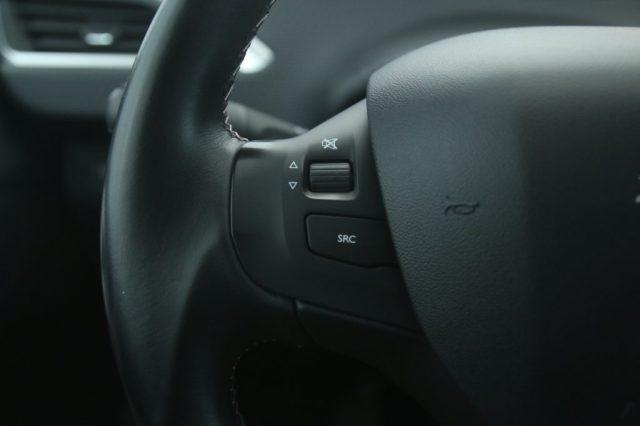 PEUGEOT 2008 BlueHDi 100 Allure Retrocamera