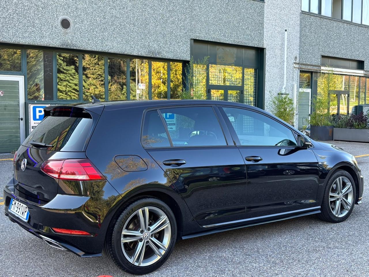 Volkswagen Golf 1.4 TSI 125CV DSG 5p. Executive BlueMotion Technology R-LINE