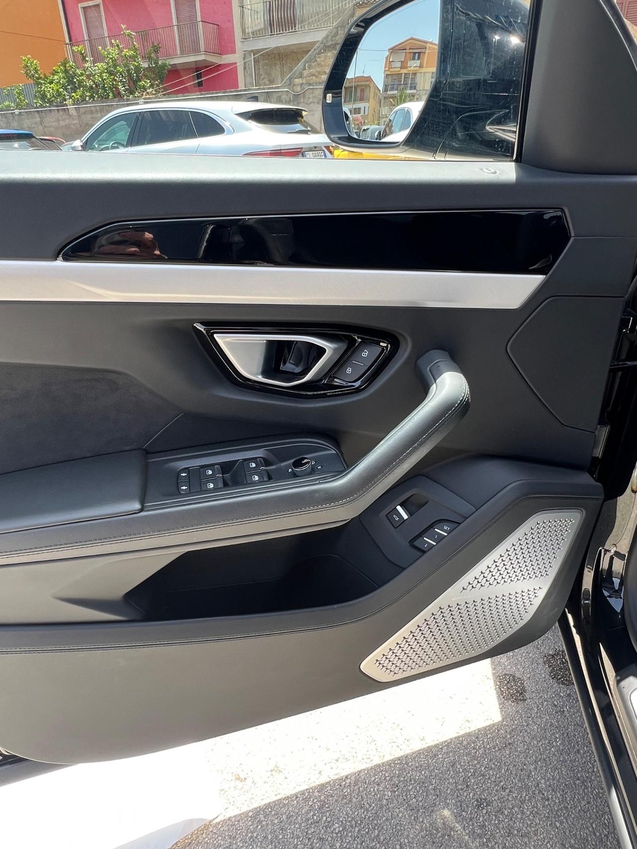 Lamborghini Urus 4.0 V8 auto possibilità noleggio no scoring