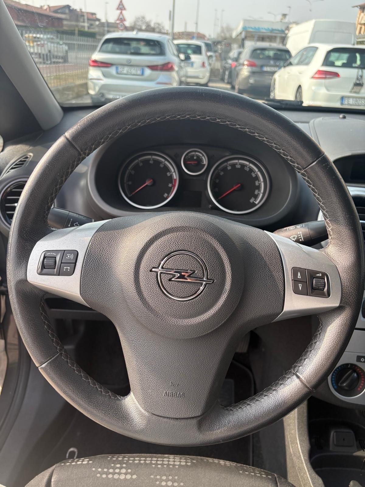 Opel Corsa 1.2 5 porte Cosmo