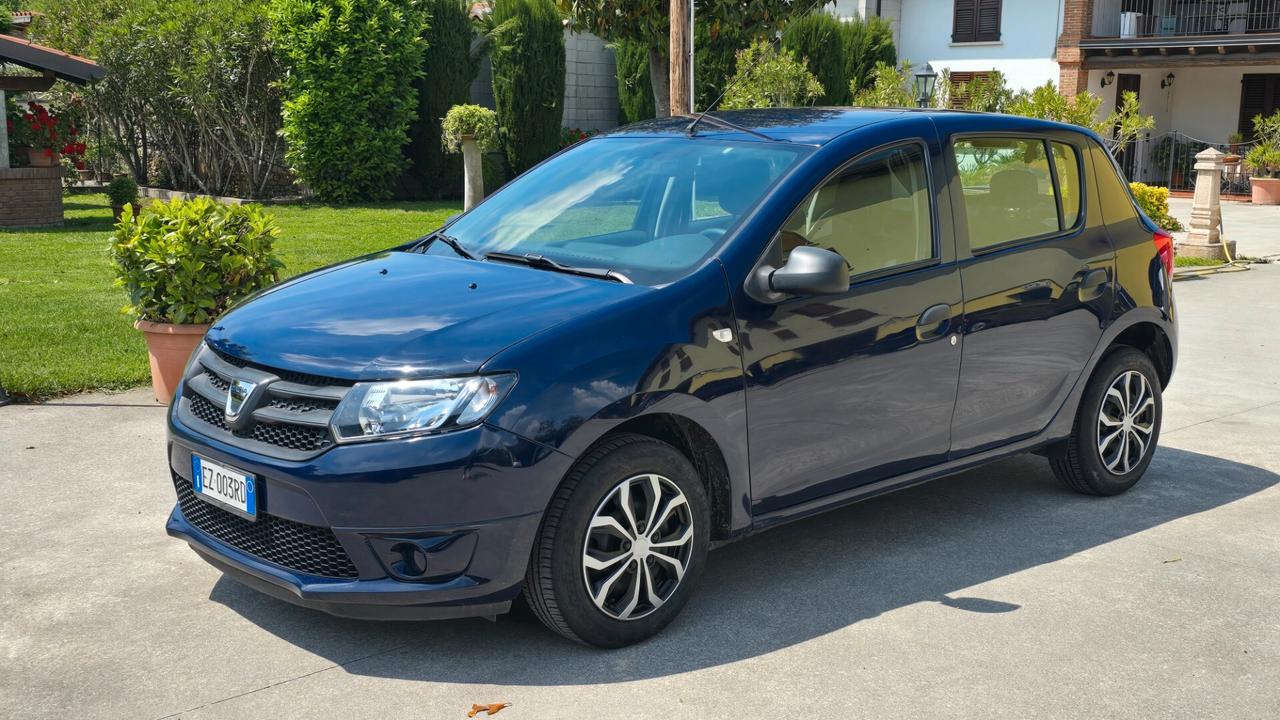 DACIA SANDERO GPL TENUTA MOLTO BENE