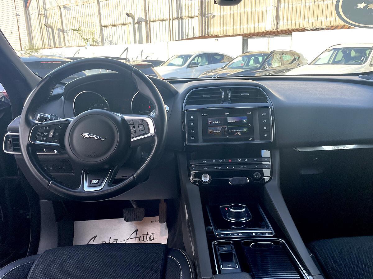 Jaguar F-Pace 2.0 D 180 CV AWD aut. R-Sport