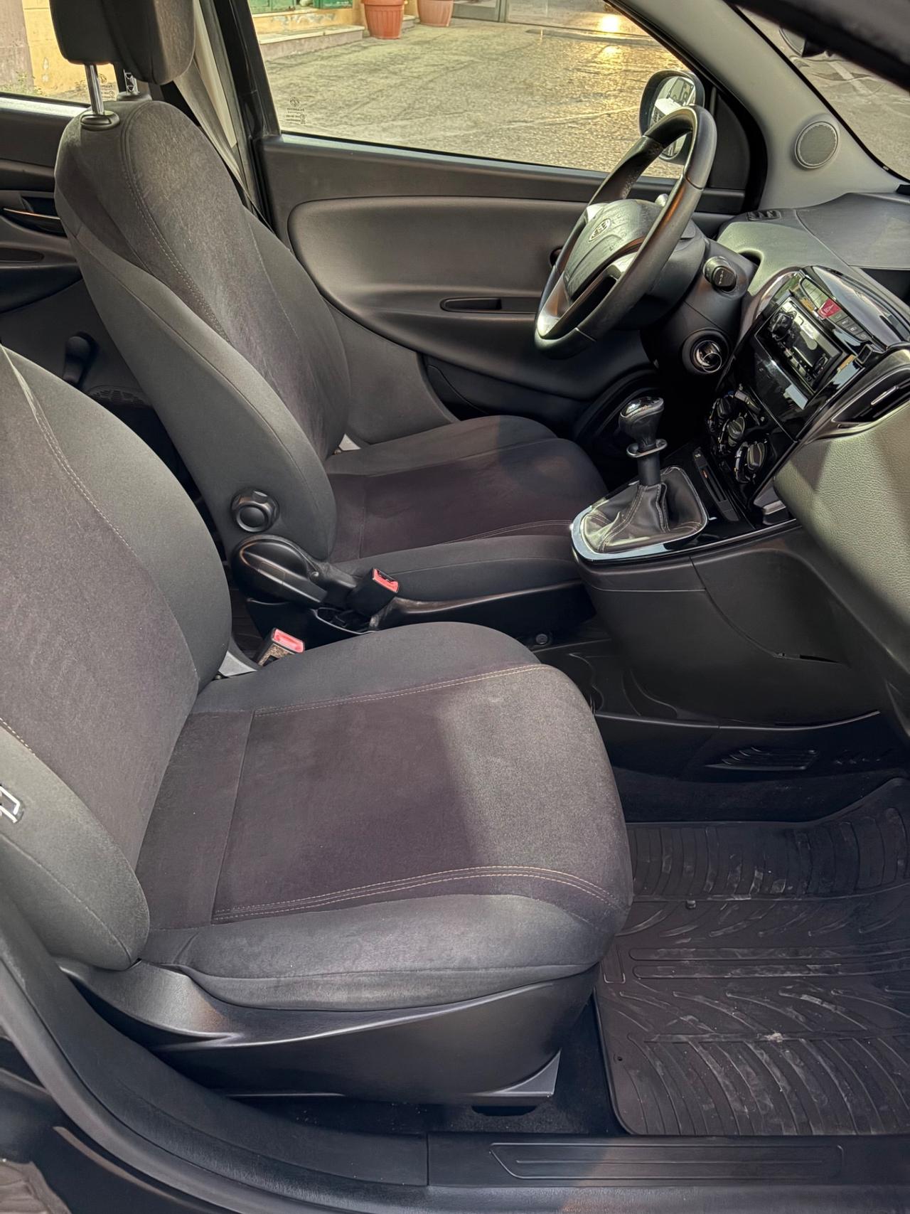 Lancia Ypsilon 0.9 TwinAir 85 CV 5 porte Metano Ecochic Gold