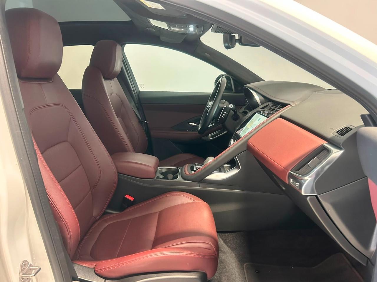 Jaguar E-Pace 2.0D 163CV AWD Auto R-Dynamic Black Edition PROMO 3,95%
