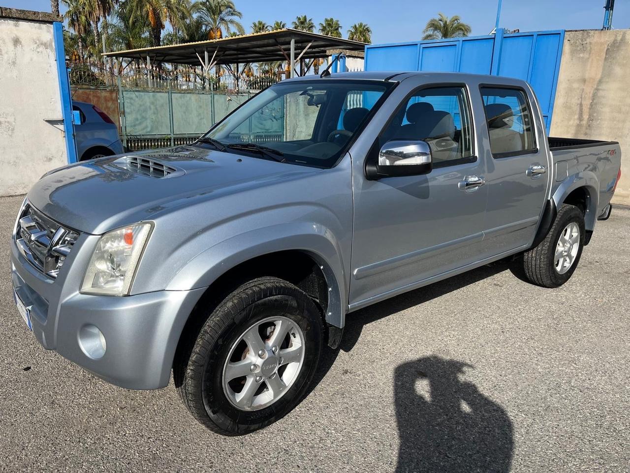 IsuzuD-Max-3.0T.D-4WD/4P-c.aut-km135000-2010