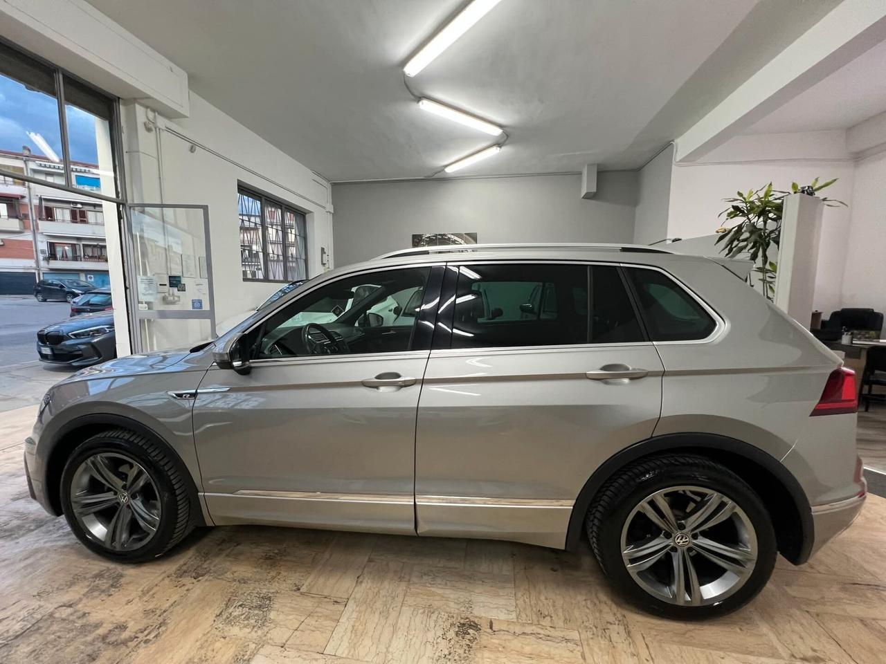 Volkswagen Tiguan 2.0 TDI SCR DSG Executive R-Line BlueMotion Technology