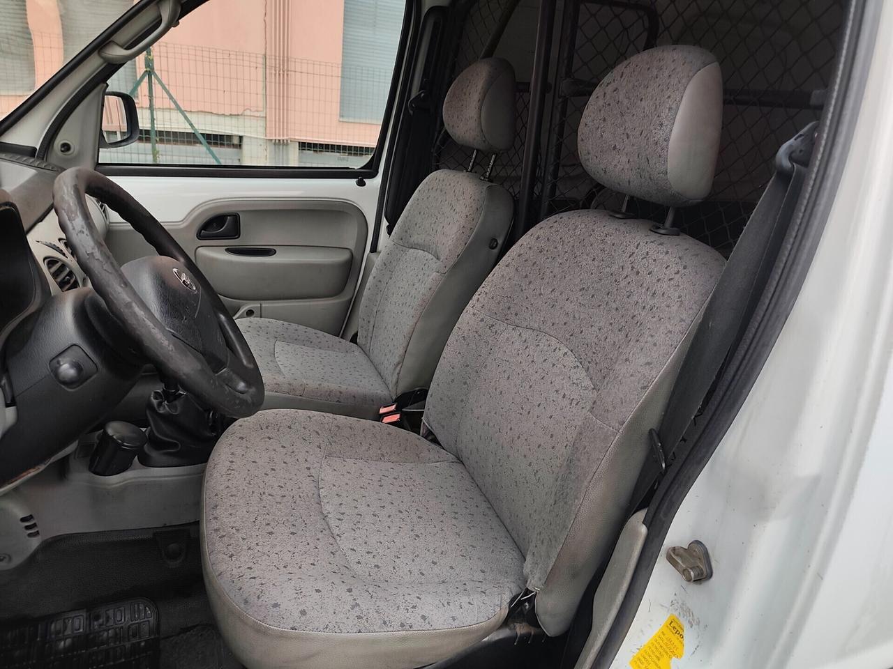 Renault Kangoo 1.5 dCi 65CV neopatentati
