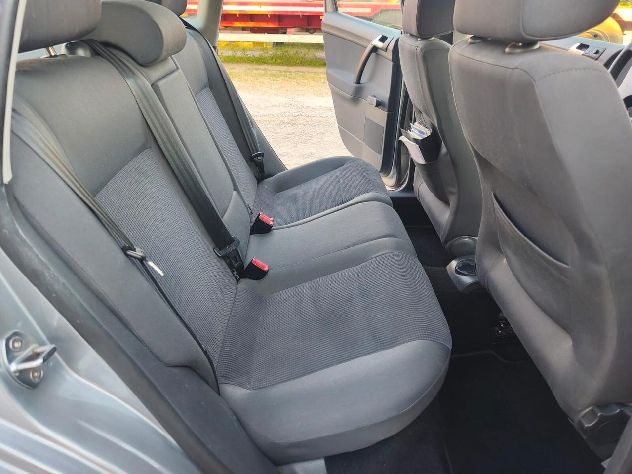 Volkswagen Polo 2007---1.4 Benzina Neopatentati