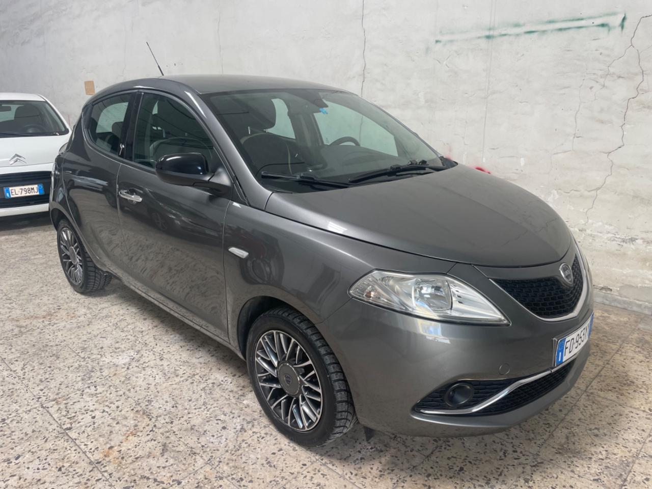 Lancia Ypsilon 1.2 69 CV 5 porte Silver