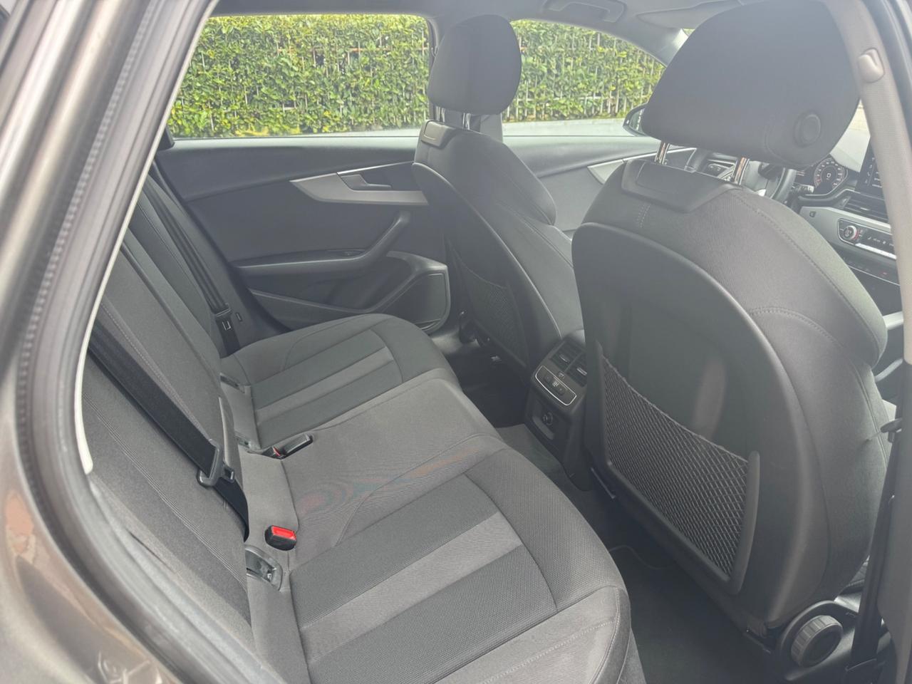 Audi A4 40 TDI S tronic Business
