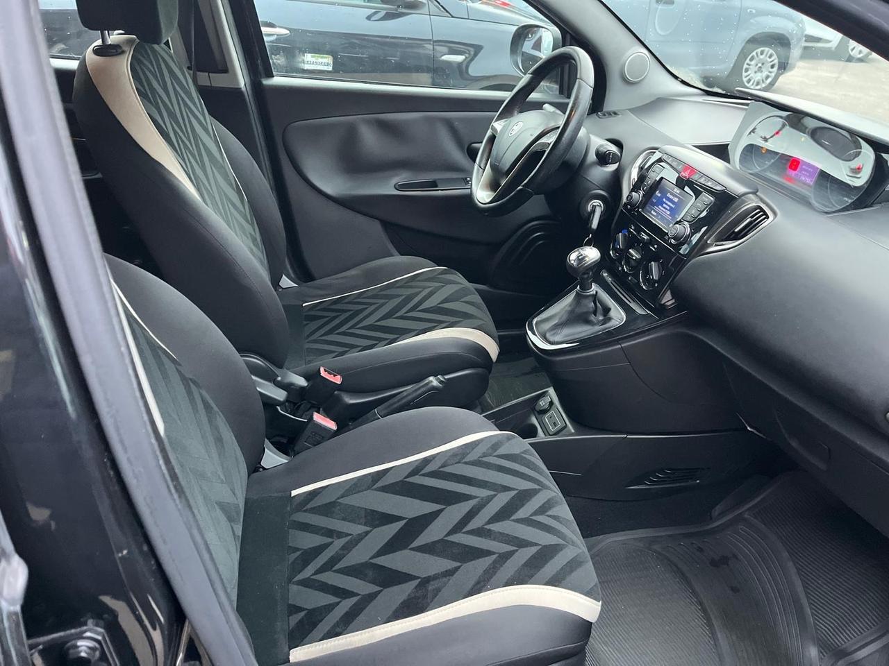 Lancia y 0.9 twinair benz.-cambio automatico-full-2016