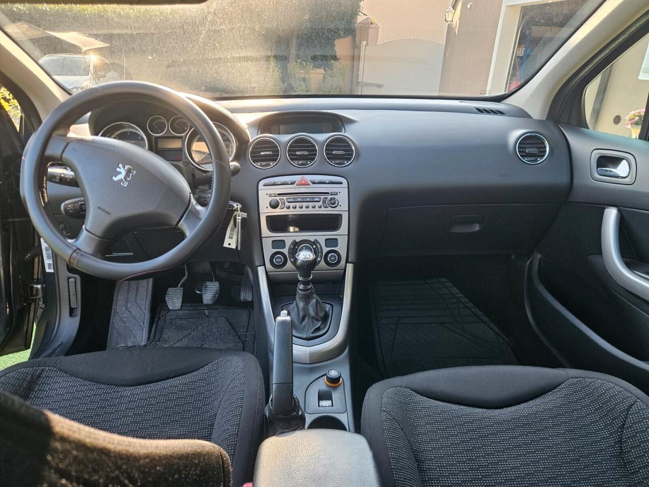 Peugeot 308 2.0 HDi 136CV aut. SW Ciel Féline 7 posti