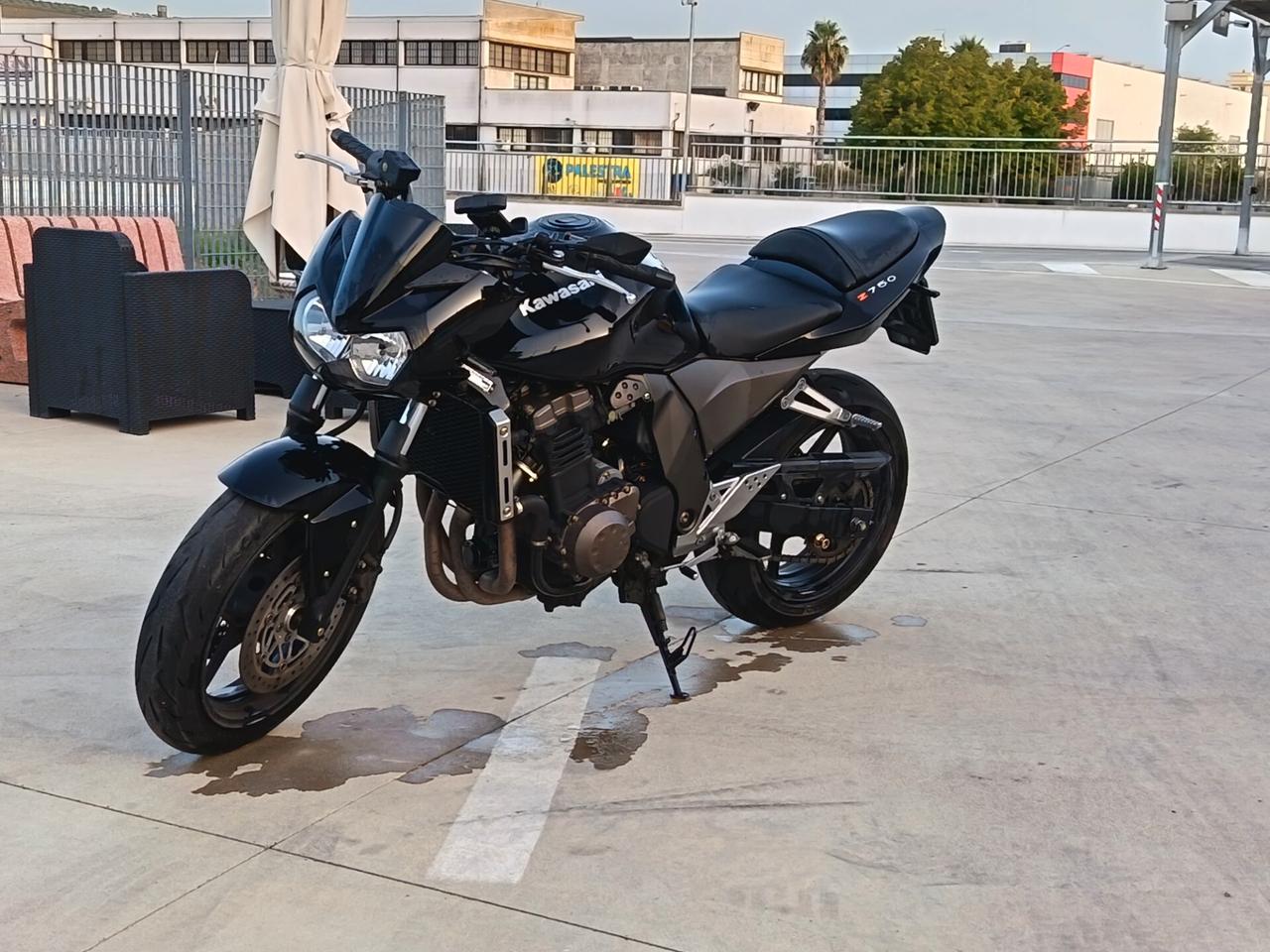 Kawasaki Z 750 Total black