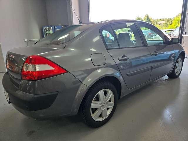 Renault Megane Megane II 2002 4p 1.4 16v Confort Authentique 98cv