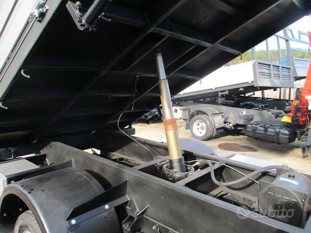 Nissan Cabstar 3000 120CV RIBALTABILE TRILATERALE