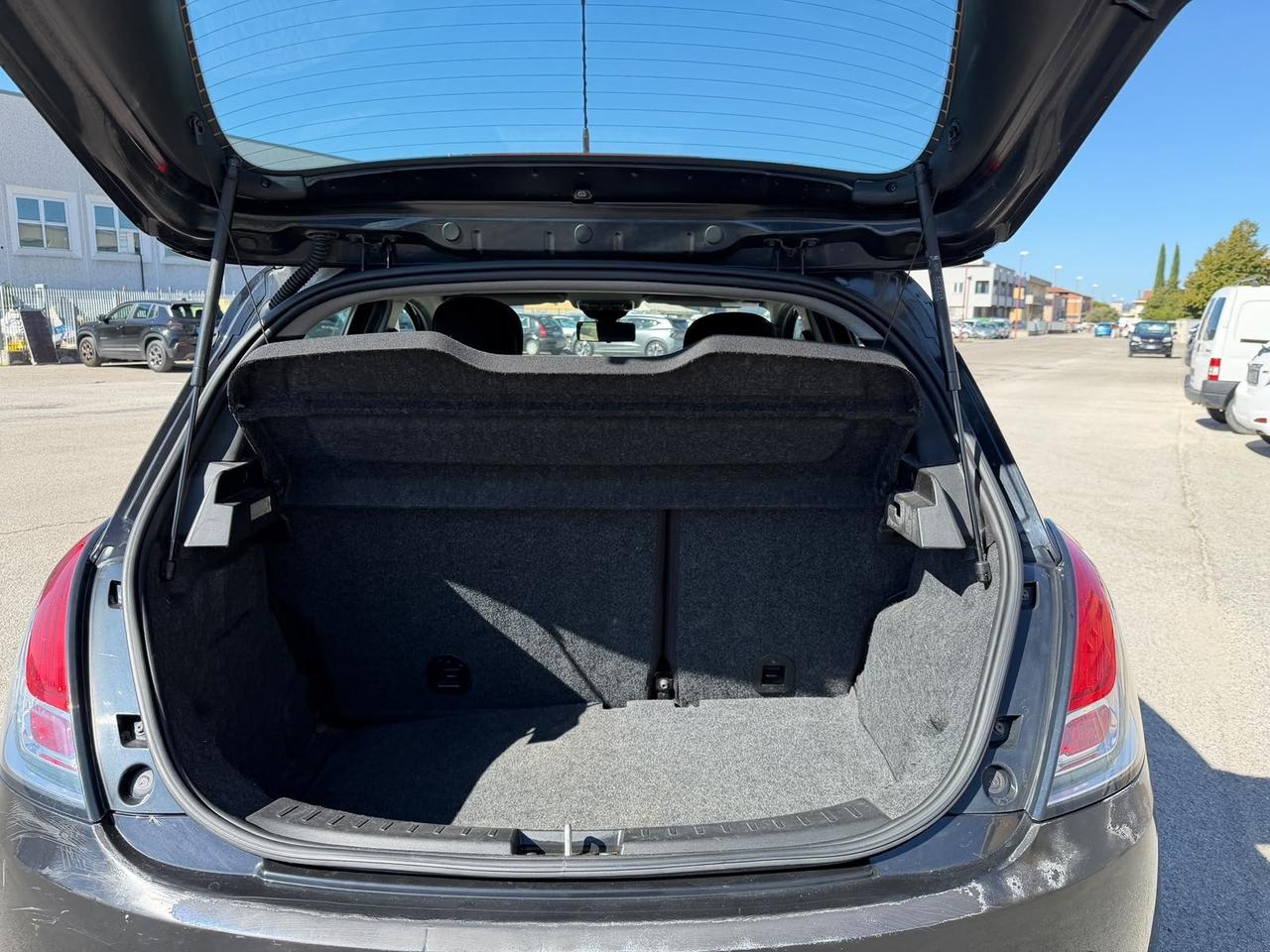 Lancia Ypsilon 99000 KM GARANZIA 12 MESI