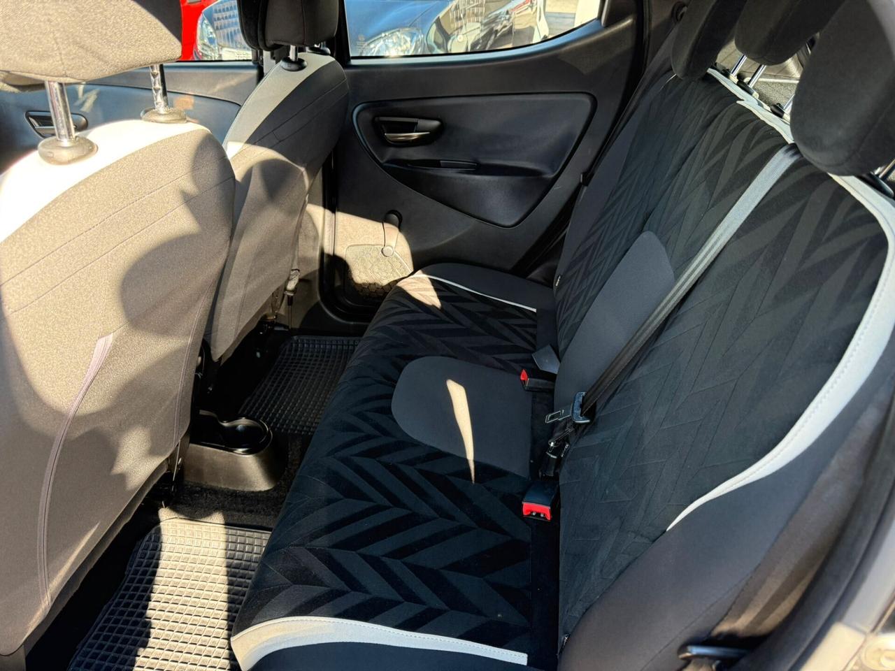 Lancia Ypsilon 1.2 69 CV 5 porte Silver