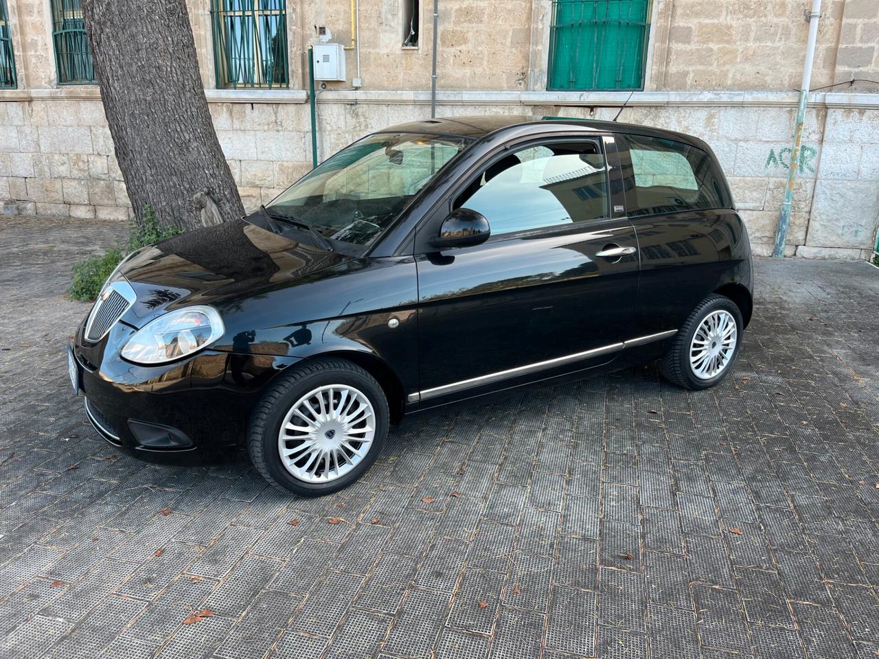 Lancia Ypsilon 1.2 69 CV Diva X NeoPatentati